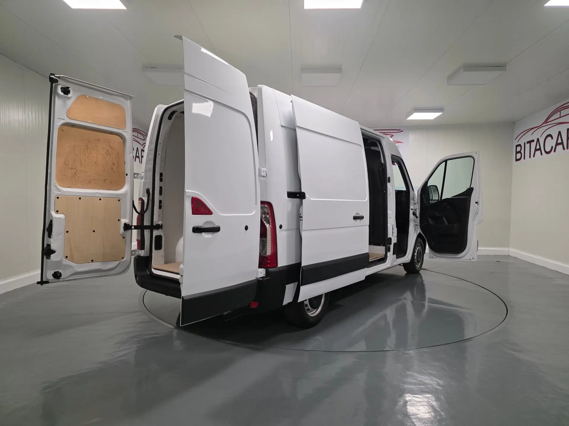 Renault Master L2H2 2.3 DCI 135CV GPS IVA DEDUTIVEL 39