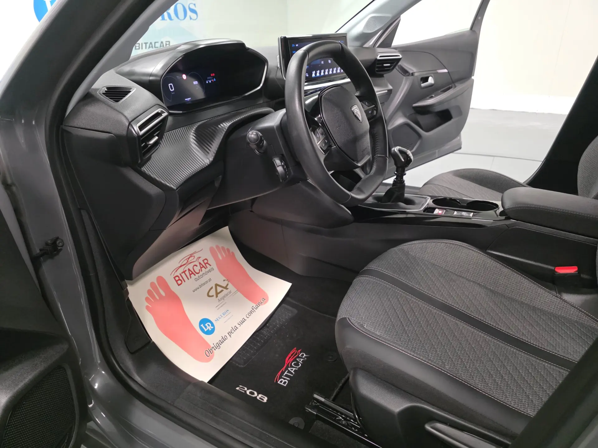 Peugeot 208 ALLURE 81