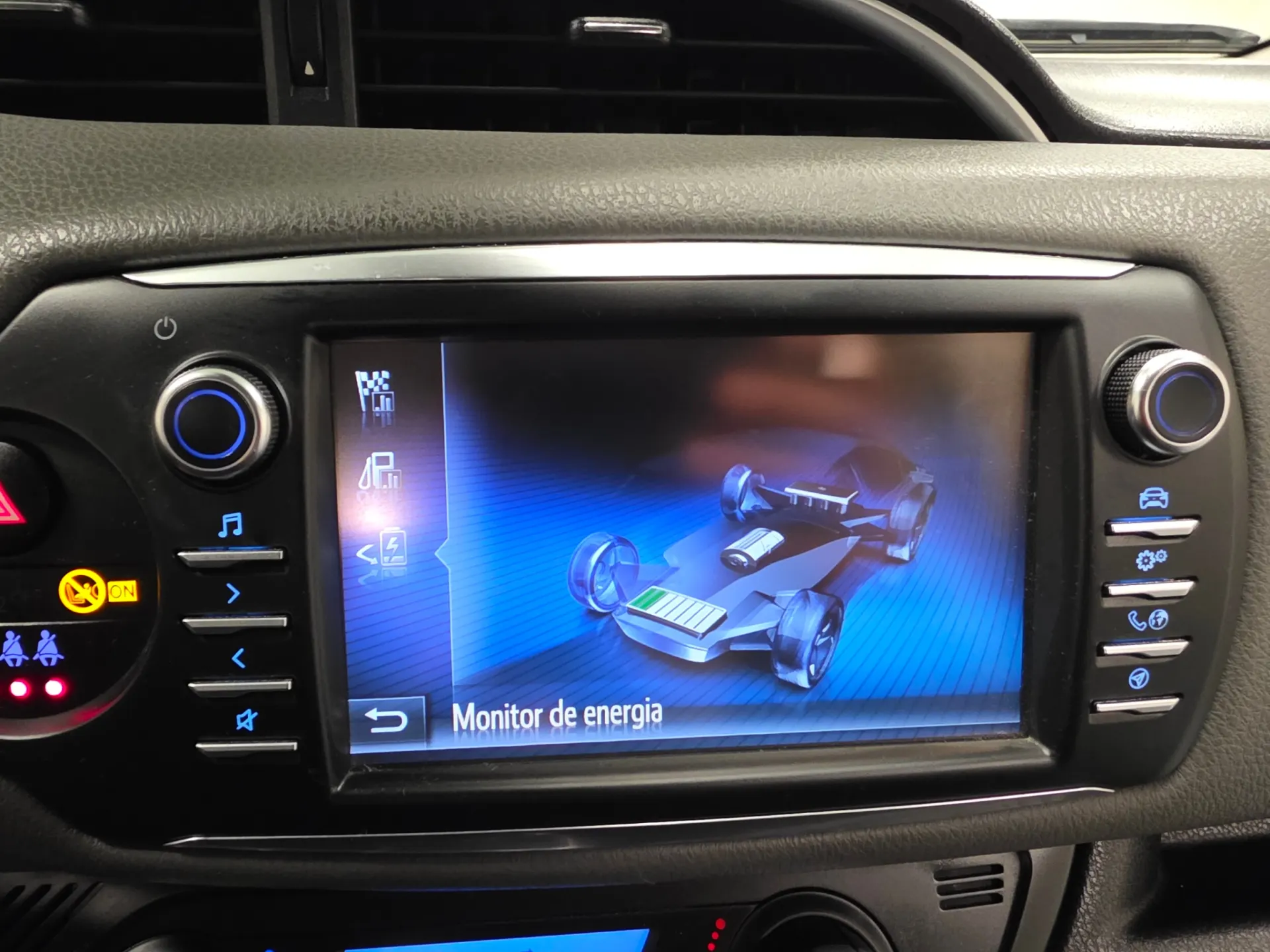 Toyota Yaris 1.5 HSD Comfort+P.Style 14