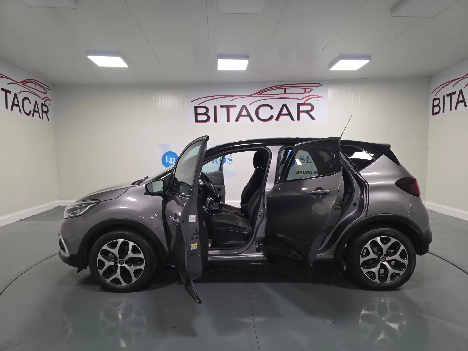 Renault Captur 1.5 DCI EXCLUSIVE 28