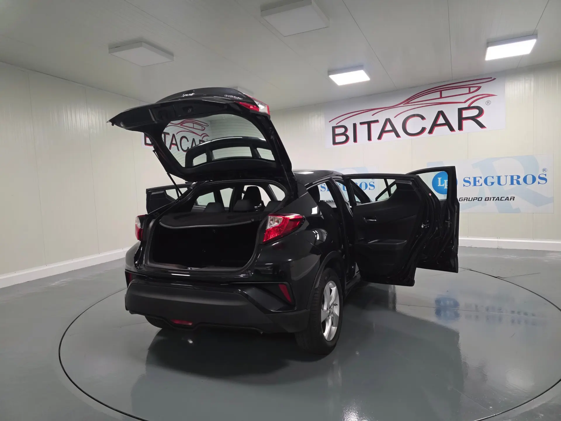 Toyota C-HR 1.8 HSD CONFORT 48