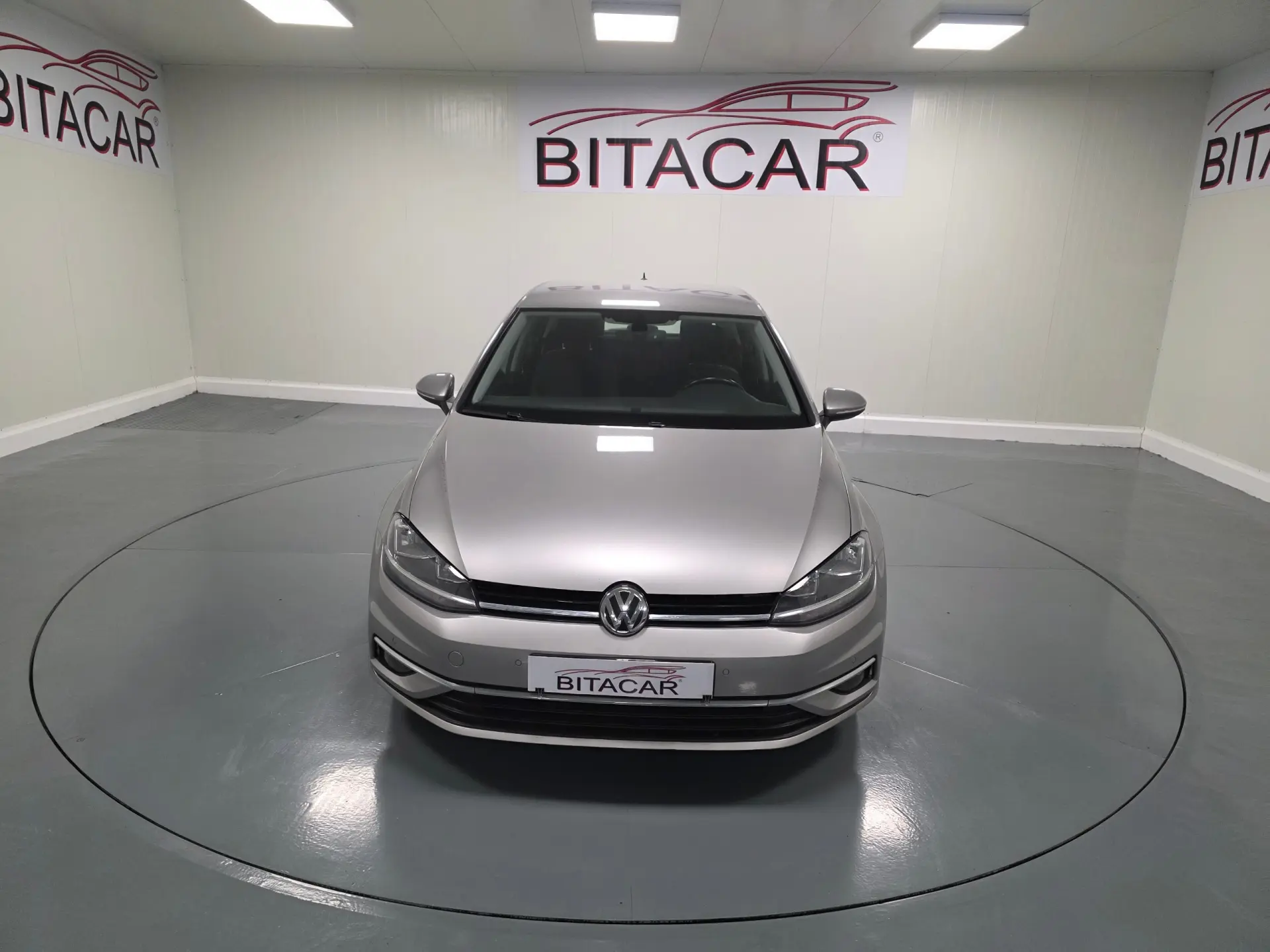 Volkswagen Golf 1.6 TDI CONFORTLINE 6