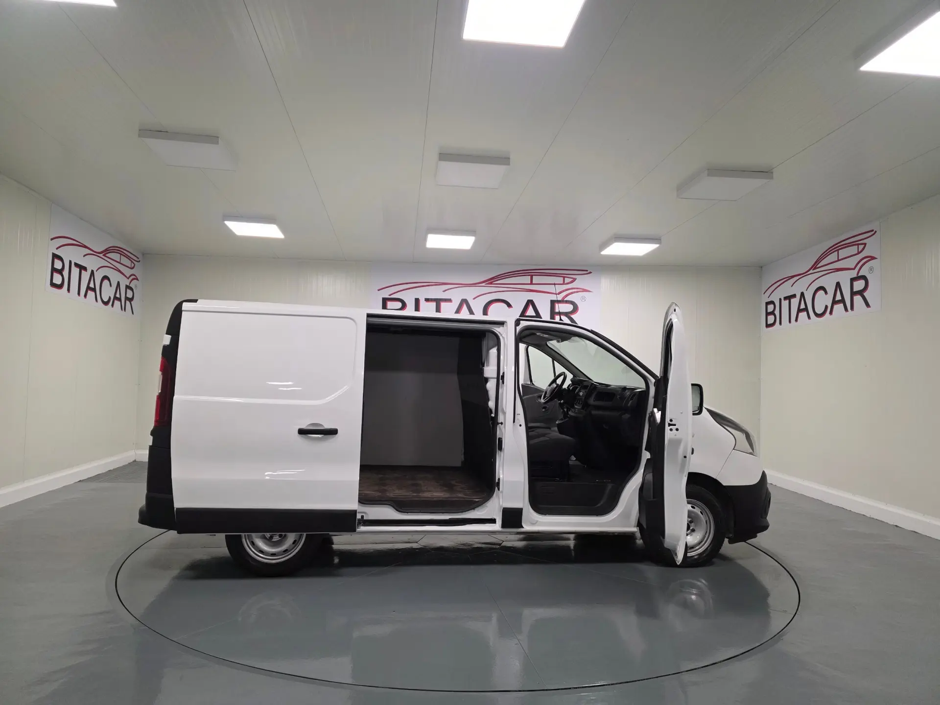 Renault Trafic 2.0 DCI L1H1 120CV IVA DEDUTIVEL 40