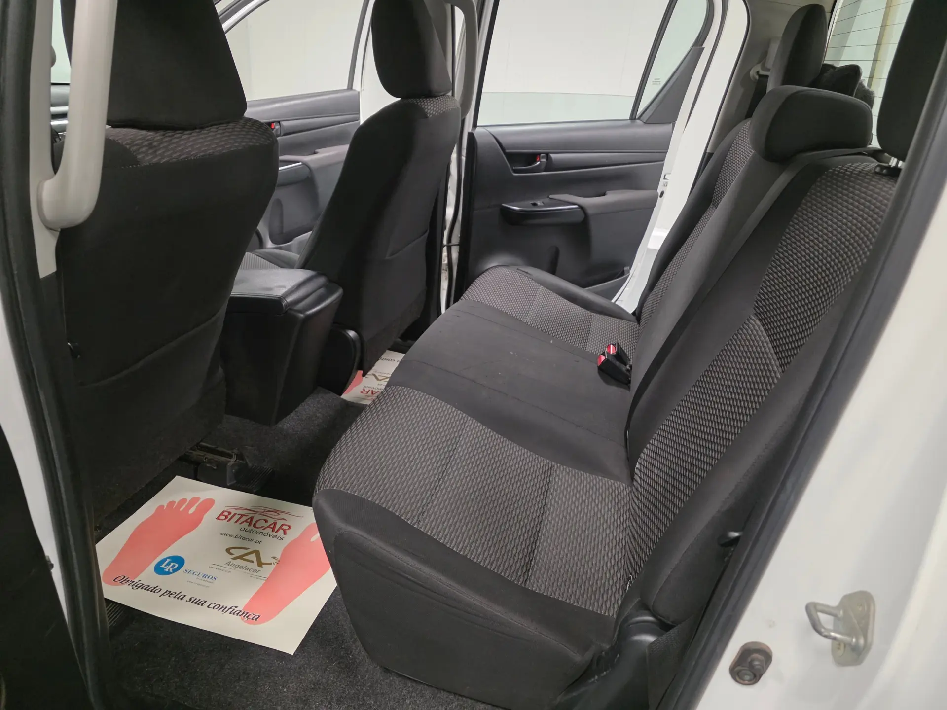 Toyota Hilux 2.4 D-4D 2WD CD Tracker 23