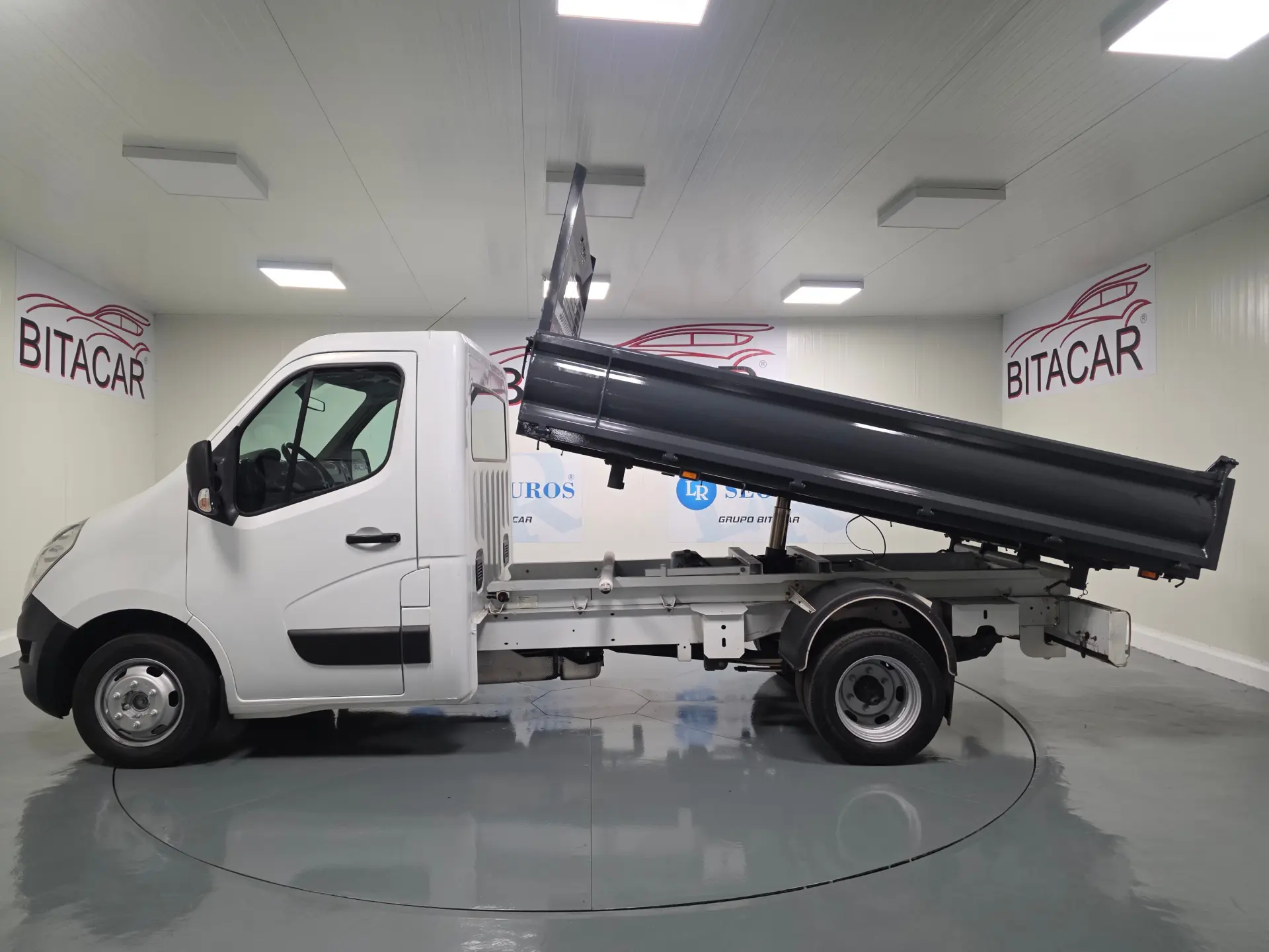 Renault Master 2.3 DCI 130CV BASCULANTE 32