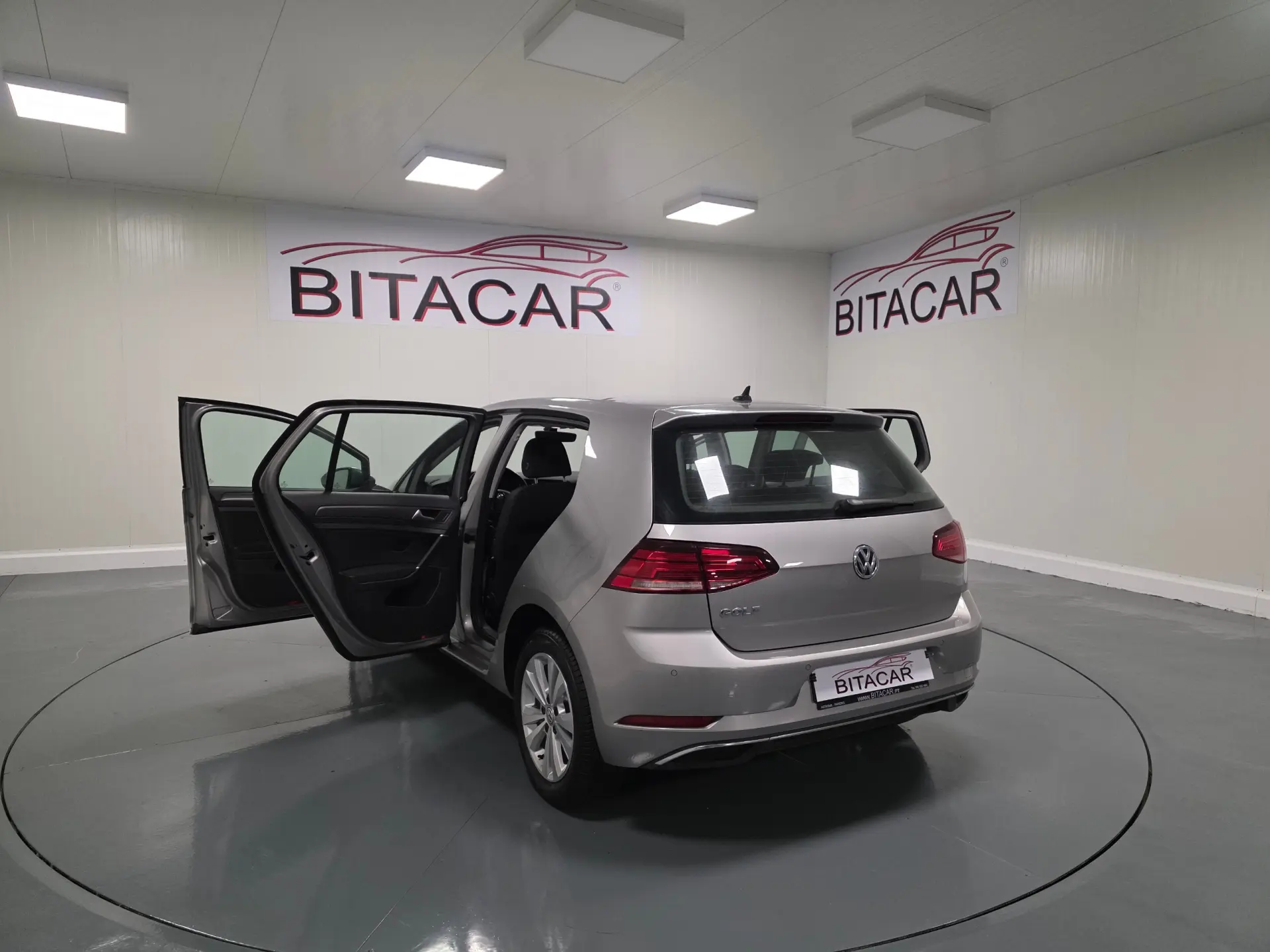 Volkswagen Golf 1.6 TDI CONFORTLINE 43