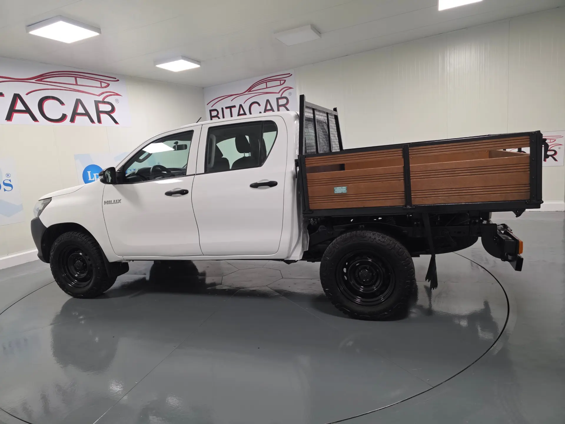 Toyota Hilux 2.4 D-4D 4WD CD CH 21