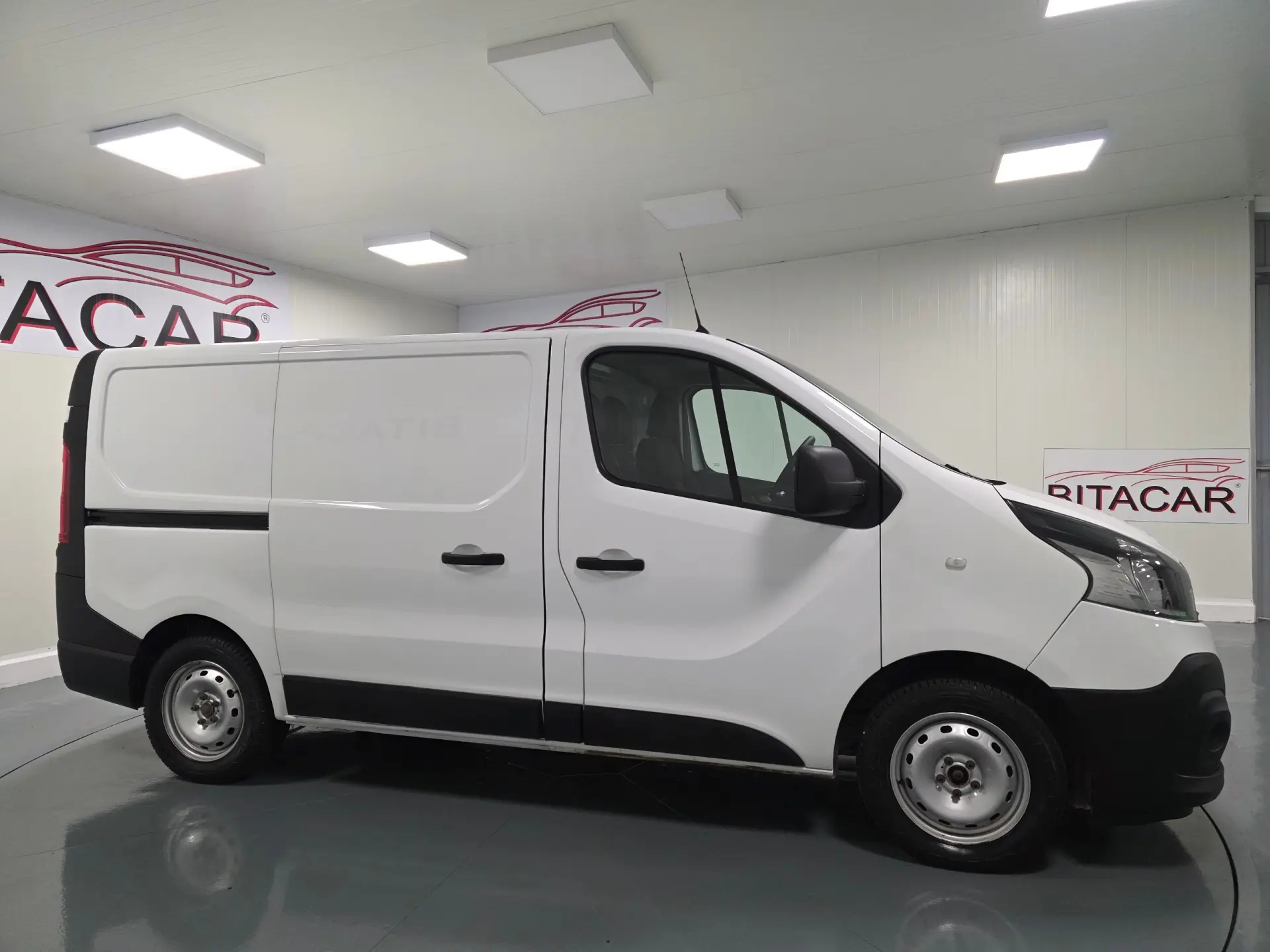 Renault Trafic 2.0 DCI L1H1 120CV IVA DEDUTIVEL 2