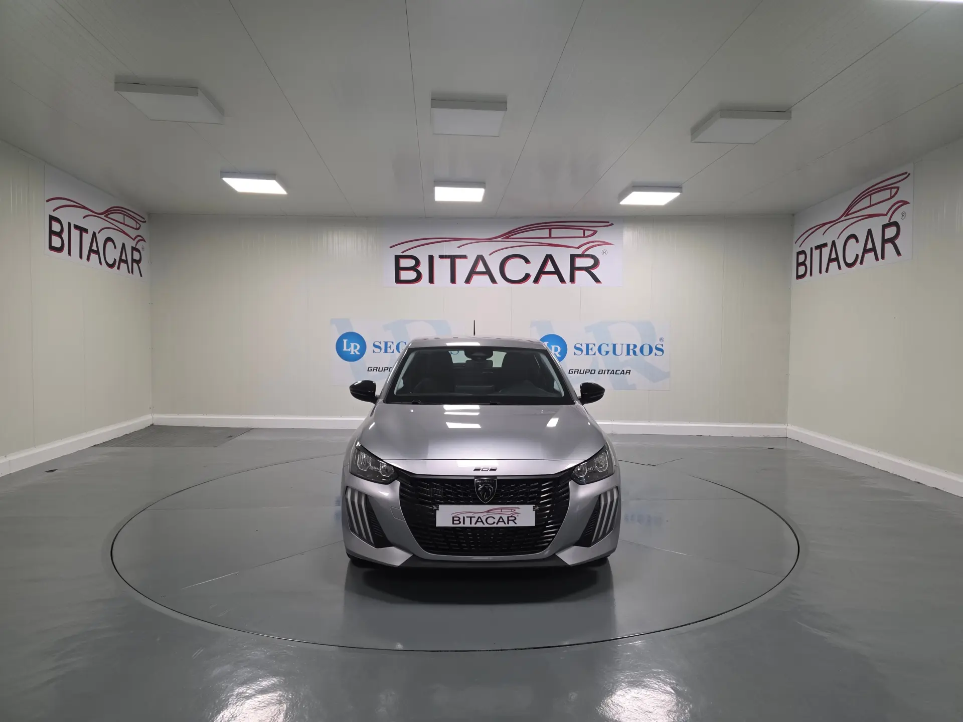 Peugeot 208 1.2 STYLE 8
