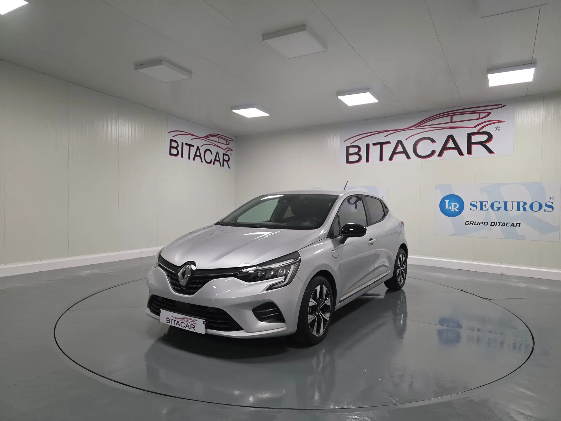 Renault Clio 1.0 TCE LIMITED 11