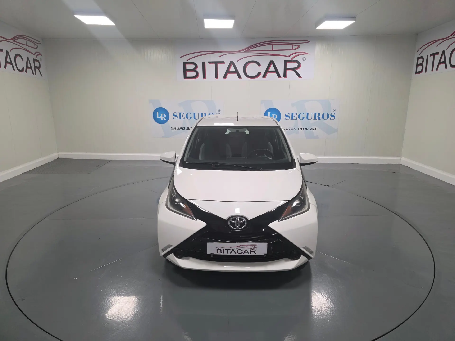 Toyota Aygo 1.0 VVT-I RISING  STAR X-SHIFT 7
