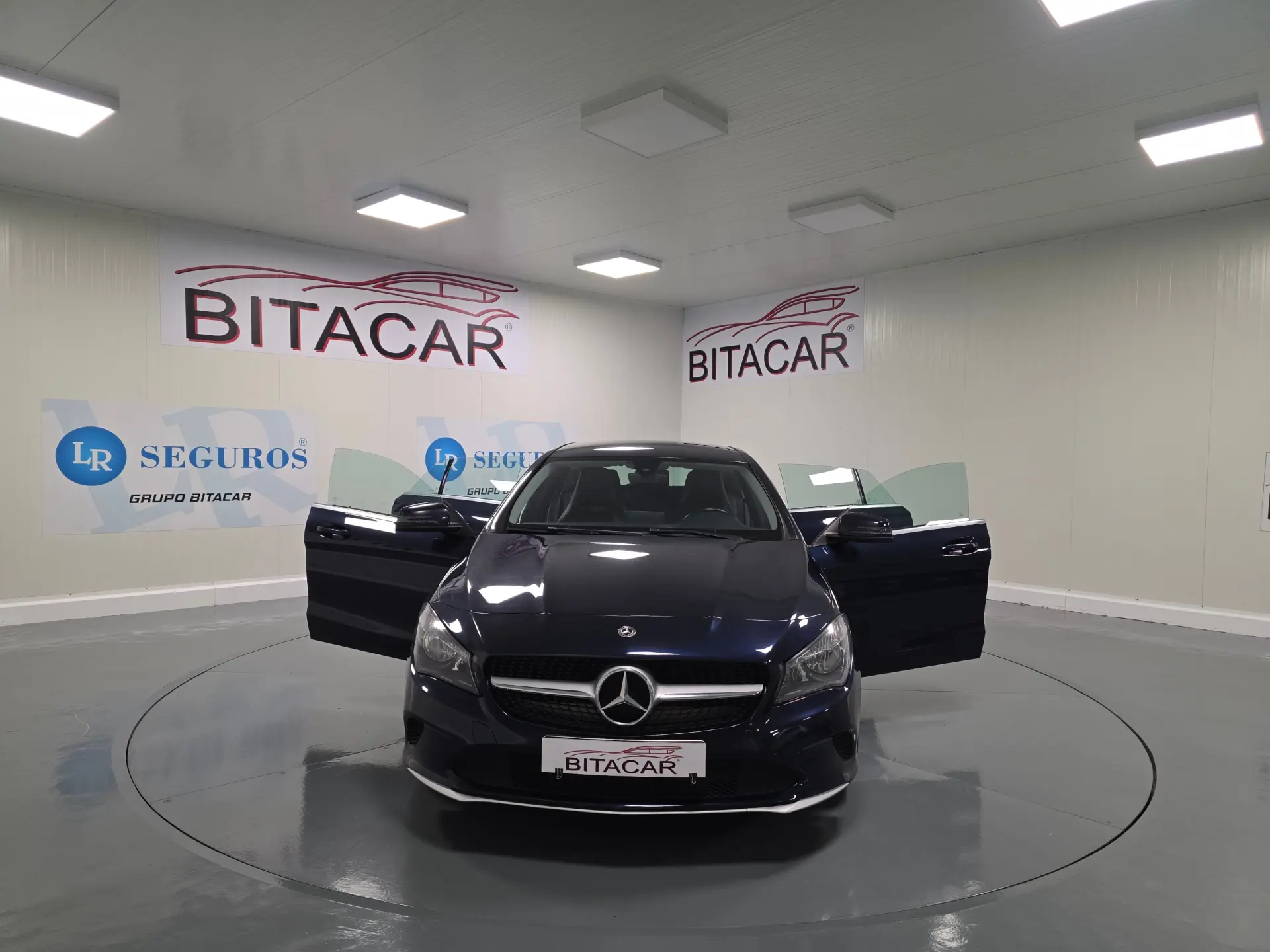 Mercedes-Benz CLA 180 d Shooting Brake Urban 36