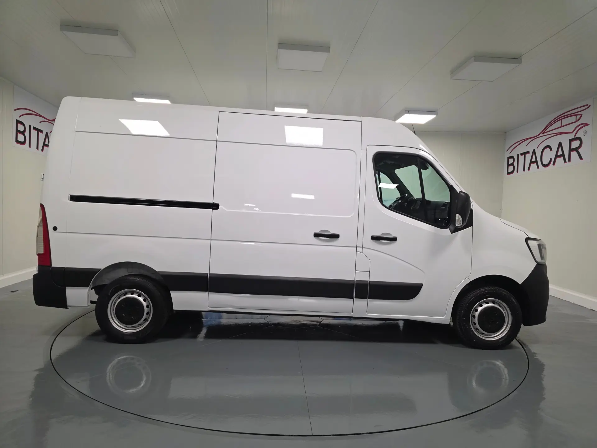 Renault Master L2H2 2.3 DCI 135CV GPS IVA DEDUTIVEL 31
