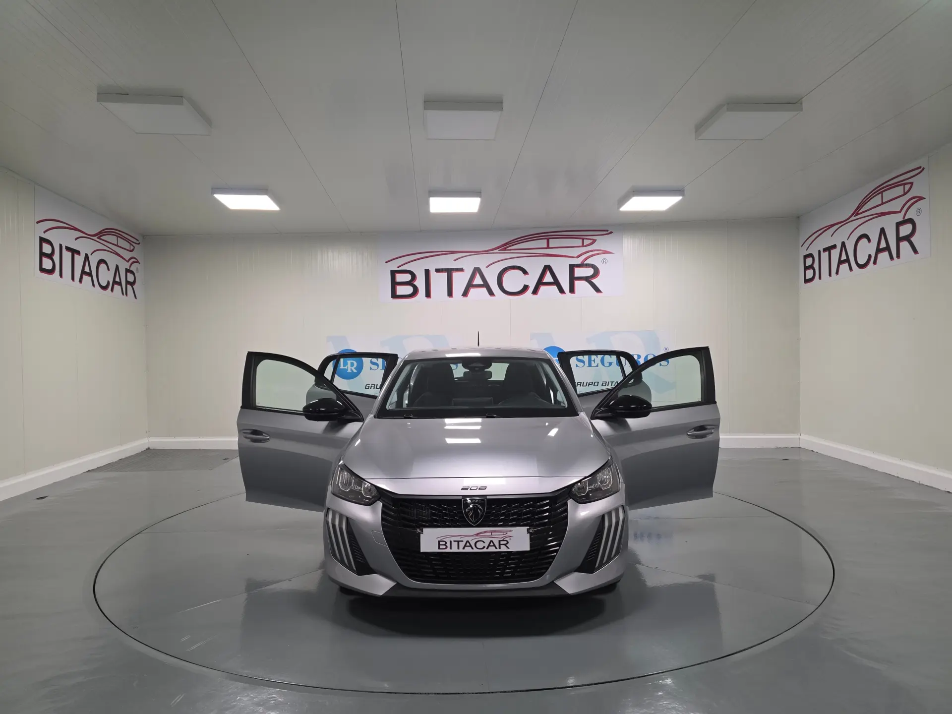 Peugeot 208 1.2 STYLE 36