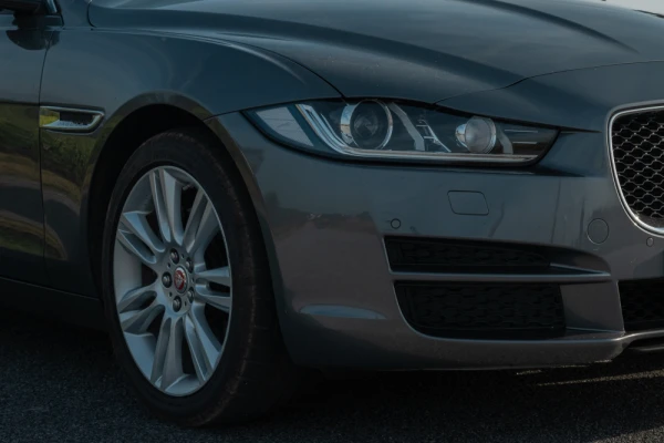 Jaguar XE 2.0 D Prestige 9