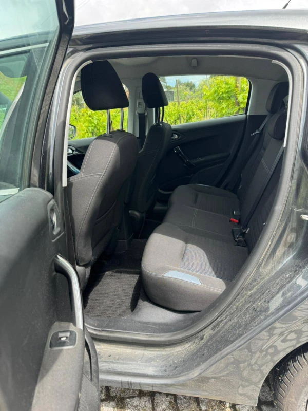 Peugeot 208 I Hatchback 1.6 HDi 9