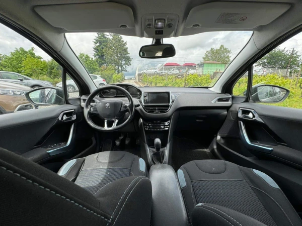 Peugeot 208 I Hatchback 1.6 HDi 8