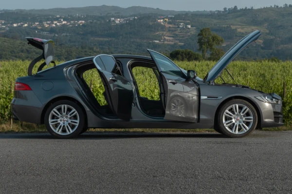 Jaguar XE 2.0 D Prestige 6