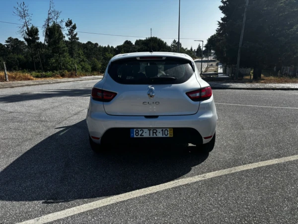 Renault Clio IV Hatchback 1.5 dCi 11