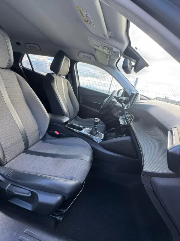 Peugeot 2008 1.5 BlueHDi Allure Pack 6