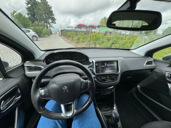Peugeot 208 I Hatchback 1.6 HDi 5