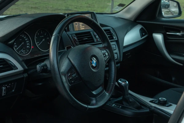 BMW 120 d Line Urban 4