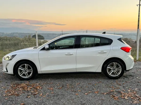 Ford Focus 1.5 TDCi EcoBlue Connected 9