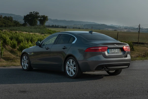 Jaguar XE 2.0 D Prestige 2