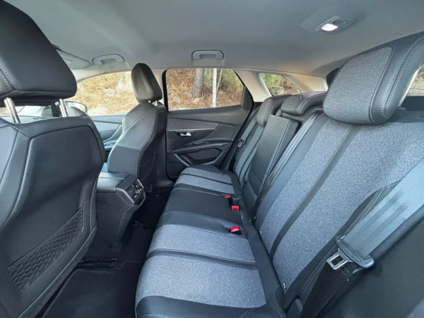 Peugeot 3008 1.5 BlueHDi Allure 11