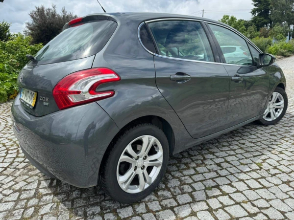 Peugeot 208 I Hatchback 1.6 HDi 2