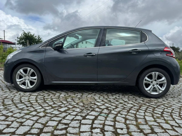 Peugeot 208 I Hatchback 1.6 HDi 13