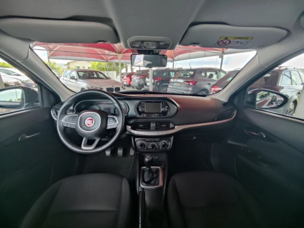 Fiat Tipo 1.6 M-Jet Easy 11