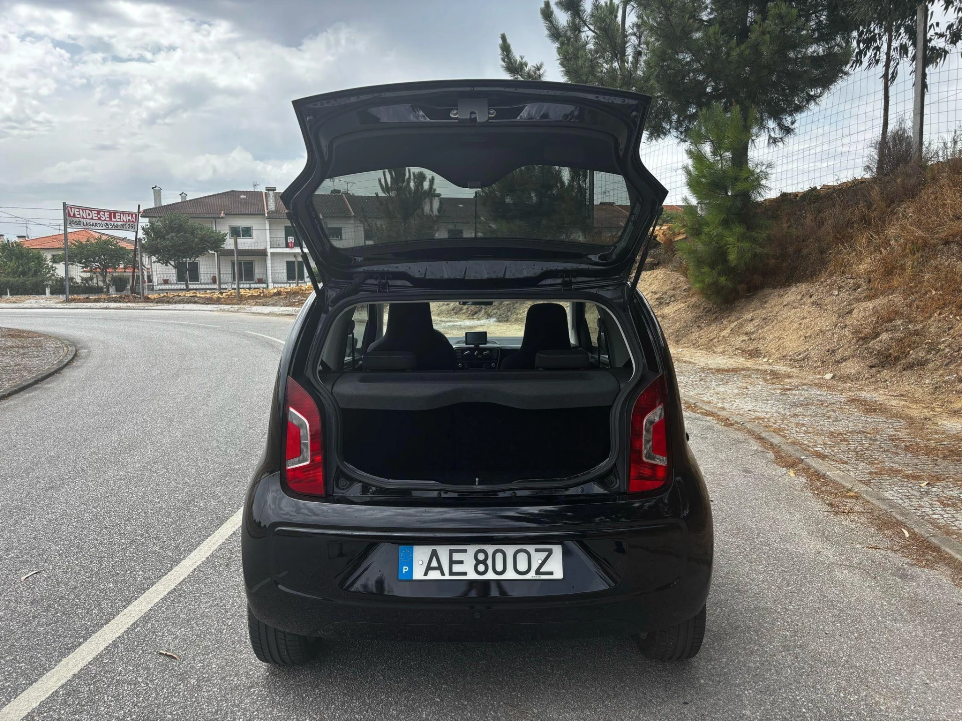 Volkswagen Up! Hatchback 1.0 8