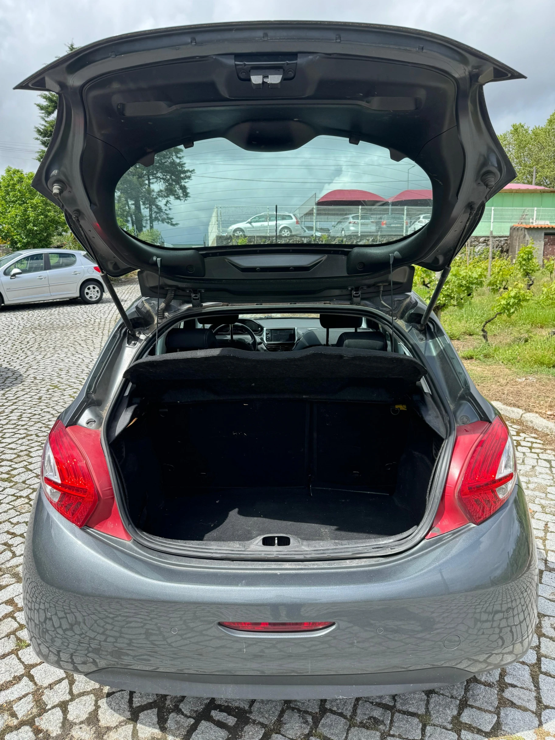 Peugeot 208 I Hatchback 1.6 HDi 6