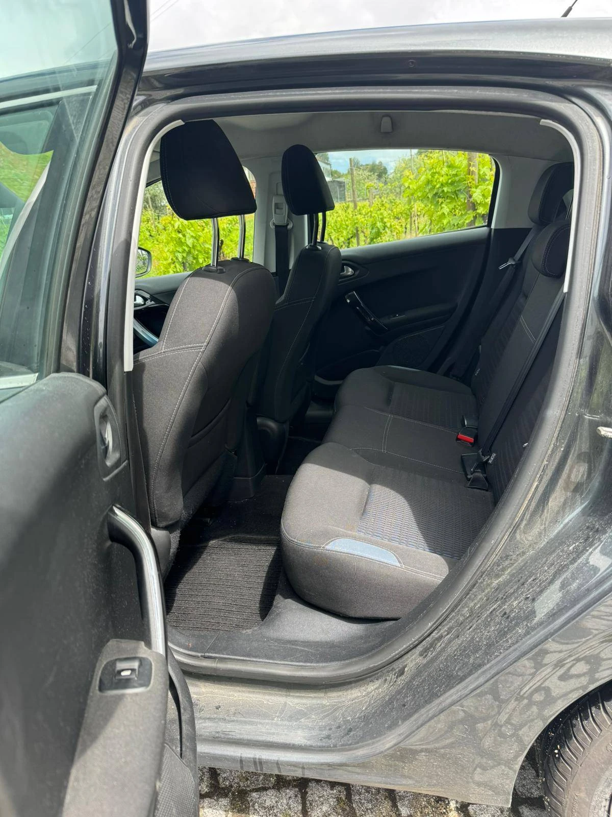 Peugeot 208 I Hatchback 1.6 HDi 9