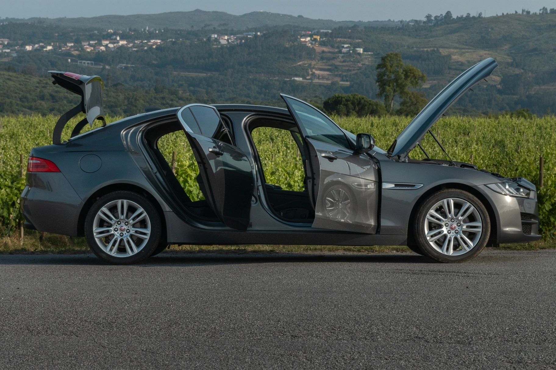 Jaguar XE 2.0 D Prestige 6