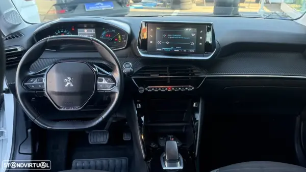 Peugeot e-208 10