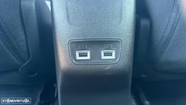 Peugeot e-208 12