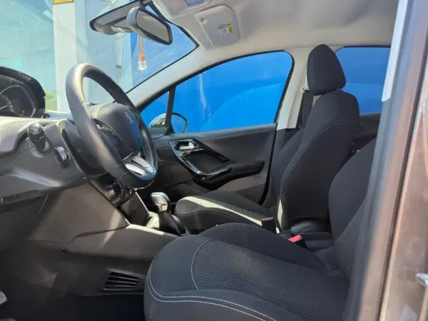 Peugeot 208 1.2 PureTech Style 6