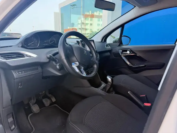 Peugeot 208 1.2 PureTech Style 6