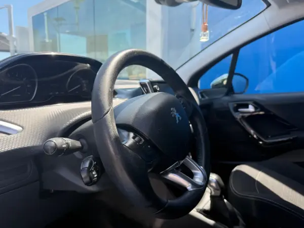 Peugeot 208 1.2 PureTech Style 10