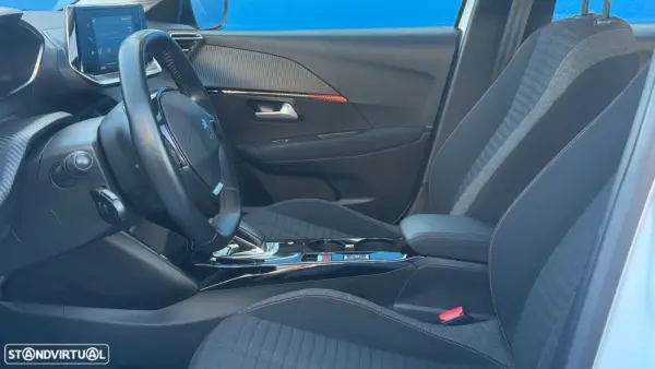 Peugeot e-208 7