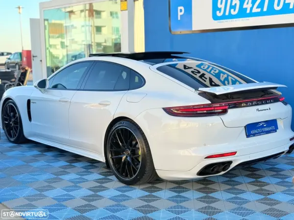 Porsche Panamera 4 E-Hybrid Platinum Edition 2