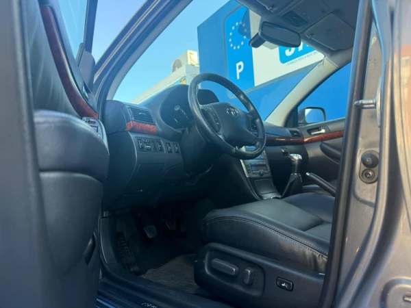 Toyota Avensis LB 2.0 D-4D 7