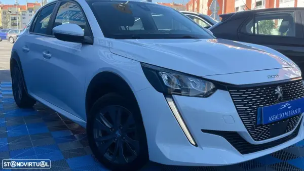 Peugeot e-208 13
