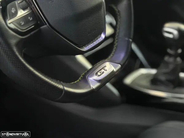 Peugeot 2008 1.2 gt line 4