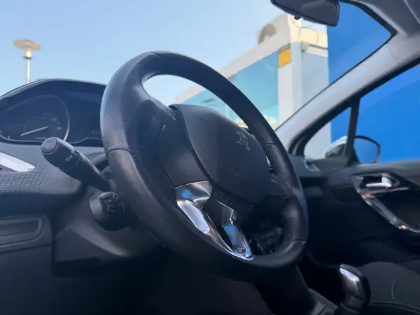 Peugeot 208 1.2 PureTech Style 10