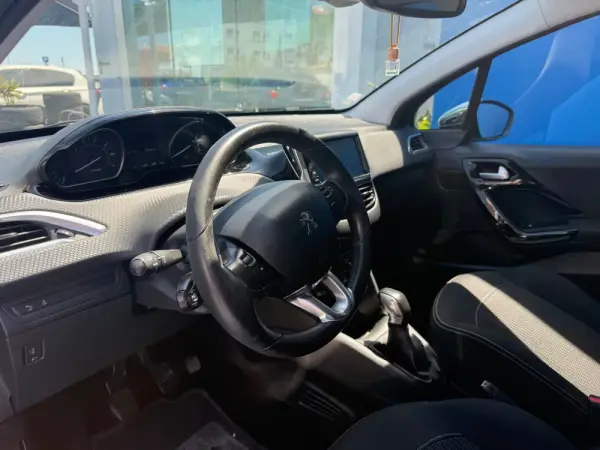 Peugeot 208 1.2 PureTech Style 9
