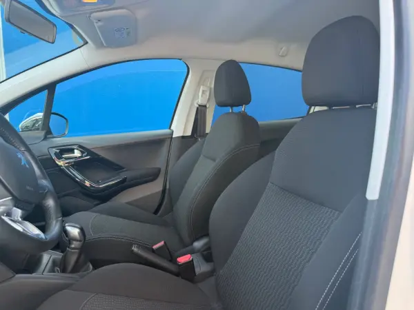 Peugeot 208 1.2 PureTech Style 9