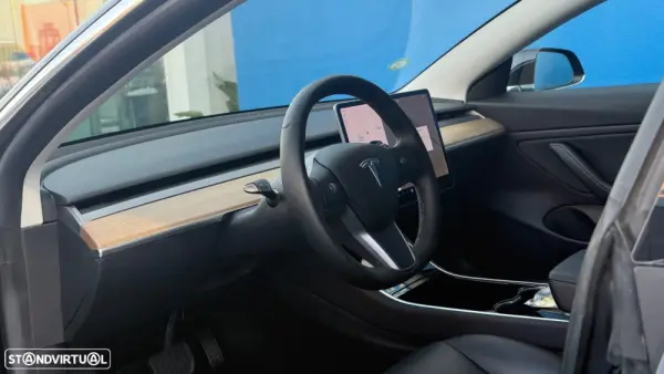 Tesla Model 3 Outro 3
